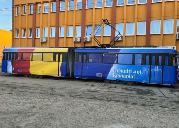 Societatea de transport public din Timișoara celebrează Ziua Națională a României cu un tramvai special