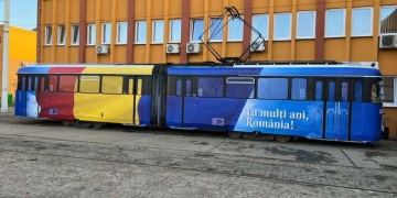 Societatea de transport public din Timișoara celebrează Ziua Națională a României cu un tramvai special