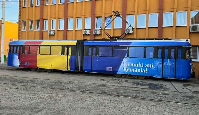 Societatea de transport public din Timișoara celebrează Ziua Națională a României cu un tramvai special