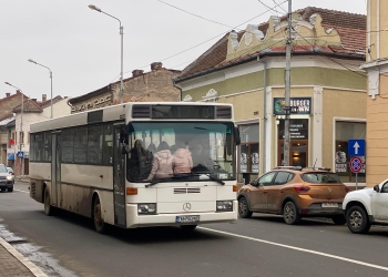 VIDEO. Eleve care dansează pe manele pe bordul unui autobuz, în Lugoj.  Poliția face verificări