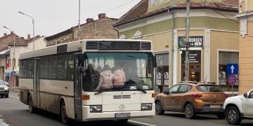 VIDEO. Eleve care dansează pe manele pe bordul unui autobuz, în Lugoj.  Poliția face verificări