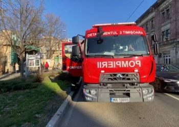 VIDEO Alarmă de incendiu la un spital din Timișoara! Focul ar fi pornit de la un coș de gunoi din vestiarul medicilor