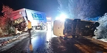 Accident între un camion și o autoutilitară. O persoană a murit