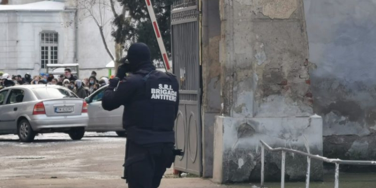 UPDATE VIDEO Amenințare cu bombă la un liceu din Timișoara! O parte din zona centrală a fost închisă