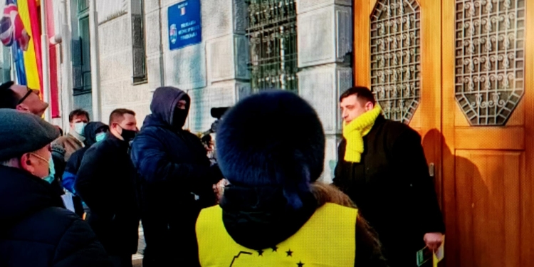 VIDEO Dominic Fritz acuză că olteni conduși de George Simion (AUR) au cotropit Primăria Timișoara