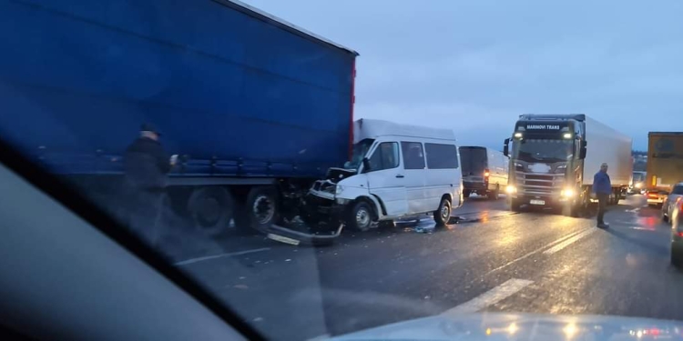 Accident tragic în vestul țării! O femeie a murit, alte patru persoane rănite