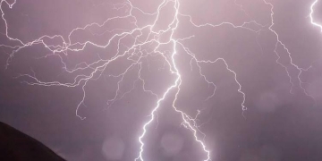 Fenomen rar: ninsoare cu tunete și fulgere în vestul țării