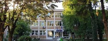 VIDEO Bubico de Timișoara! Director de liceu cercetat disciplinar și din cauză că cerea angajaților școlii să-i plimbe câinele