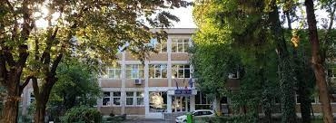 VIDEO Bubico de Timișoara! Director de liceu cercetat disciplinar și din cauză că cerea angajaților școlii să-i plimbe câinele