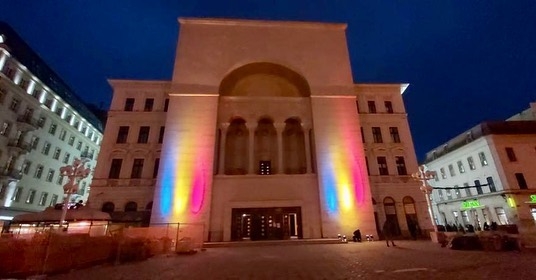 Teatrul Național din Timișoara a iluminat Palatul Culturii în culorile drapelului