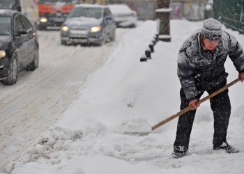 Primăria reamintește timișorenilor să-și curețe zapada din fața caselor! Că ea așa face, curăță drumurile din oraș de zăpadă (sîc!)