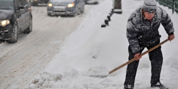 Primăria reamintește timișorenilor să-și curețe zapada din fața caselor! Că ea așa face, curăță drumurile din oraș de zăpadă (sîc!)