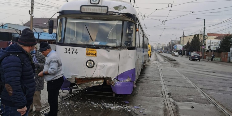 VIDEO Două tramvaie s-au ciocnit la Timișoara. Un vatman a schimbat greșit macazul