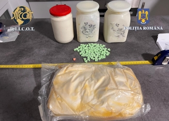 VIDEO Depozit de droguri găsit la Giroc! Descinderi în Timișoara și Giroc la persoane suspectate de trafic de droguri de risc și mare risc