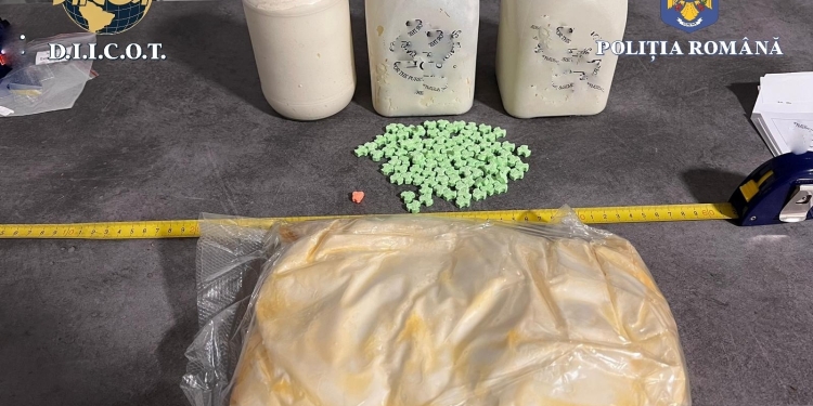 VIDEO Depozit de droguri găsit la Giroc! Descinderi în Timișoara și Giroc la persoane suspectate de trafic de droguri de risc și mare risc