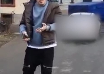 VIDEO „Bizon” de Timișoara! Și-a parcat bolidul pe trotuar și a scuipat un pieton pe care era aproape să îl calce