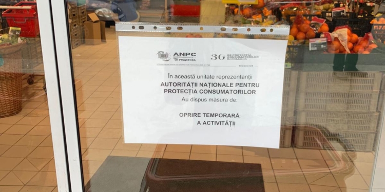 VIDEO Mizerie de nedescris în magazinele din Timiș! OPC a închis pentru șase luni unul dintre acestea, aparținând unui mare lanț de magazine