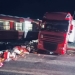 Accident în Timiș, între un tir încărcat cu ciocolată și un tren! Dulciurile au fost aruncate pe zeci de metri