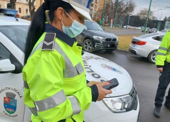 Comunitarii din Timișoara fac economie cu autocolantele pentru amenzi! Au aplicație și imprimantă mobilă