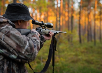 Încă un accident la vânătoare, în Timiș. A ajuns la UPU cu 12 alice în braț