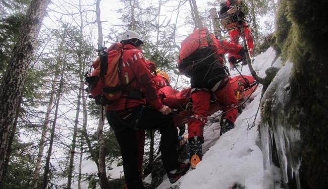 ALERTĂ! Salvamontiștii din Băile Herculane intervin într-o zonă dificilă de unde se aud strigăte