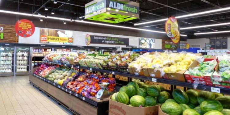 Deschideți șampania, porniți boxele, goliți portofelele! Și nevaccinații au voie, de astăzi, în supermarketurile din mall-uri!