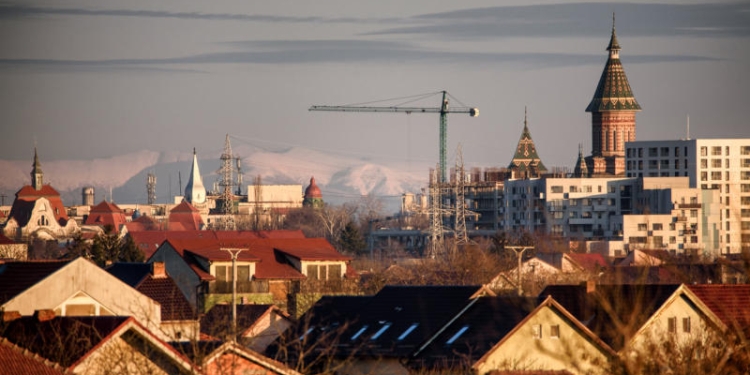 Munții Țarcu văzuți din Timișoara! Imagini spectaculoase surprinse de un fotograf