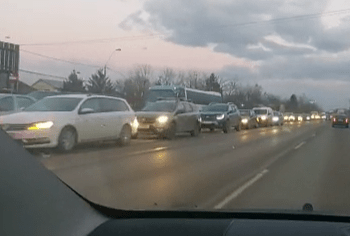 VIDEO. Ce poți face într-o miercuri seară?! Statul la coada, ocupația ”preferată” a celor care stau în Moșnița