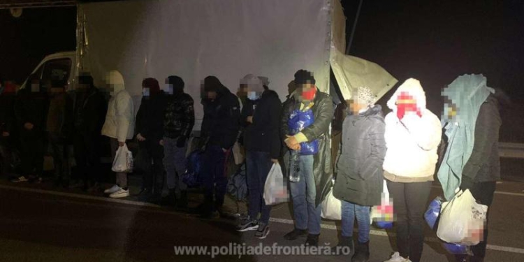 Cetățeni indieni implicați în traficul de migranți