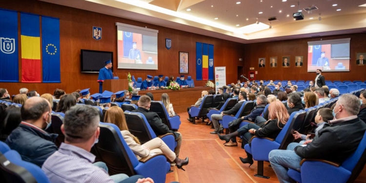 Implicarea socială premiată de Universitatea „Aurel Vlaicu” din Arad! Aniela Mladin este DHC la UAV