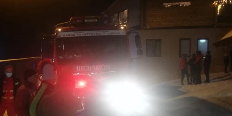 Clipe de groază pentru zece turiști.  Pensiunea în care erau cazați a luat foc