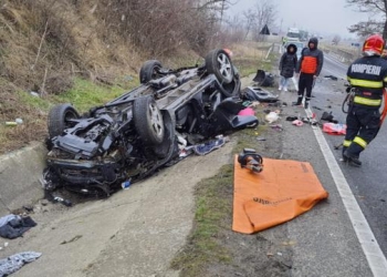 Un copil și doi adulți au ajuns la spital în urma unui grav accident