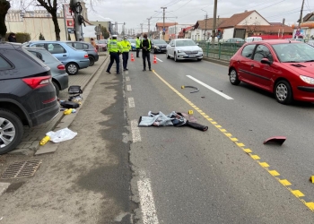 Accident grav în Arad! Doi pietoni au căzut ca popicele, loviți de o mașină