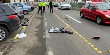 Accident grav în Arad! Doi pietoni au căzut ca popicele, loviți de o mașină