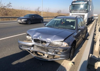Accident în lanț pe A1. Trei mașini și un TIR s-au ciocnit