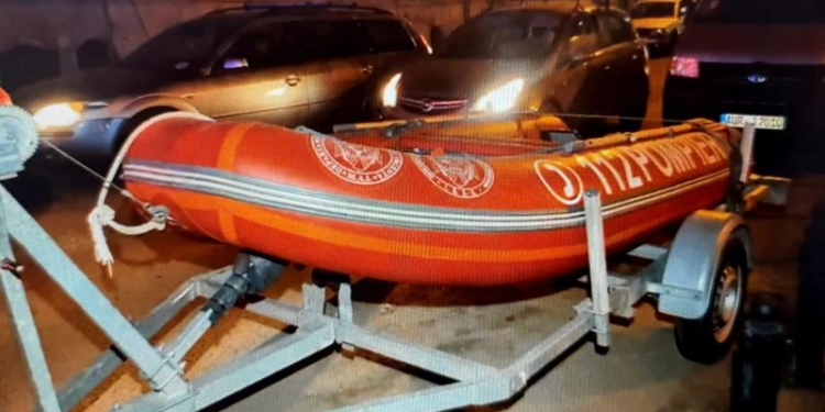 Erau să moară înecați, dar au fost salvați în ultimul moment