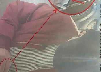 VIDEO Poliția caută un bărbat care a plecat de la un bancomat cu  2000 de lei uitați de altcineva. Imagini de pe camerele de supraveghere