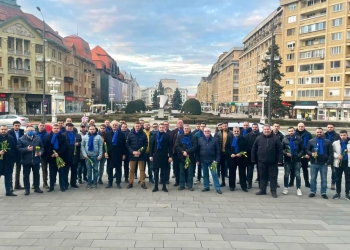 Raul „Brutus” Ambruș și partidul pe care l-a făcut cu PNL-iștii care n-au prins funcții, au împărțit flori de 8 martie prin Timișoara