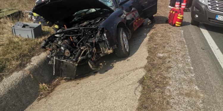 Accident cumplit pe DN6.  O persoană a murit, alte 4 au ajuns la spital printre care și doi copii