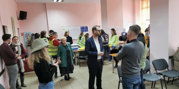 Unde dai și unde crapă! Dominic Fritz, acuzat de ipocrizie de timișorenii care l-au ales! „Domnule primar, în solidaritate cu timișorenii stați fără căldură?”