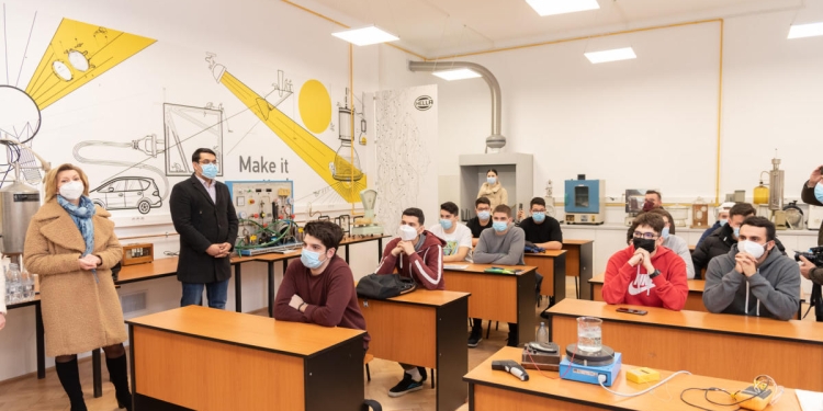 Trei laboratoare performante inaugurate la Universitatea Polihnica Timișoara, cu sprijinul unei multinaționale