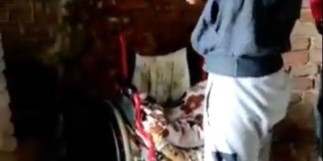 VIDEO Minciuna a avut picioare scurte pentru un tânăr prins că cerșea în Timișoara! Pretindea că este olog să primească mila trecătorilor, dar a primit amendă de la Locală