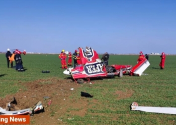 Un avion de acrobații s-a prăbușit în Prahova. Pilotul a murit