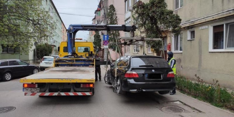 Atenție! Se ridică mașinile parcate neregulamentar