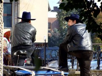 Urmărire ca în filmele de acțiune, în Timiș! Polițiștii au gonit pe urma unor meșteri de burlane, de etnie romă, care ar fi încercat să înșele o familie