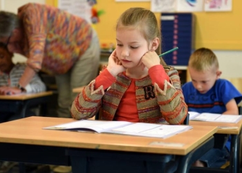 Elevii din Ucraina învață, gratuit, la o școală din Timișoara