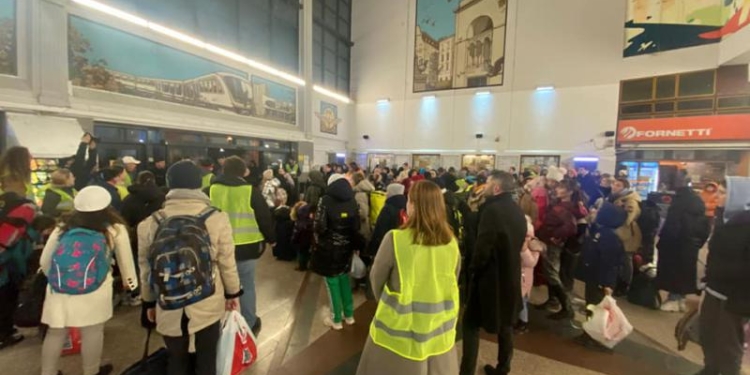 120 de refugiați ucrainieni au ajuns cu trenul în Gara de Nord
