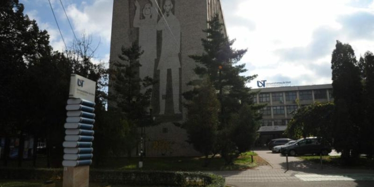 Universitatea de Vest Timişoara propune un transfer de programe academice, inclusiv de cadre didactice şi studenţi, de la Universitatea Cernăuţi