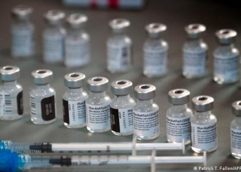 Percheziții la un medic de familie care este acuzat că a făcut vaccinări fictive  împotriva virusului SarS-CoV-2