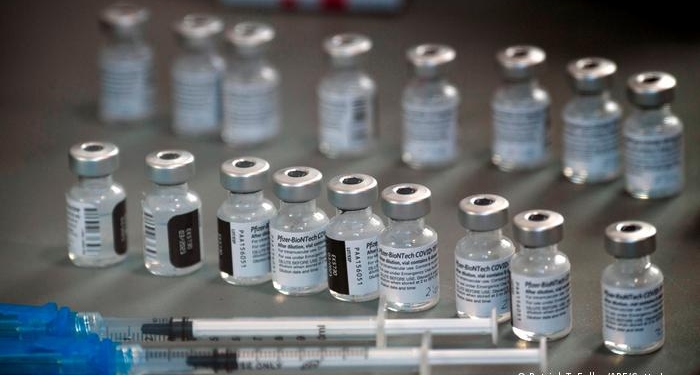 Percheziții la un medic de familie care este acuzat că a făcut vaccinări fictive  împotriva virusului SarS-CoV-2